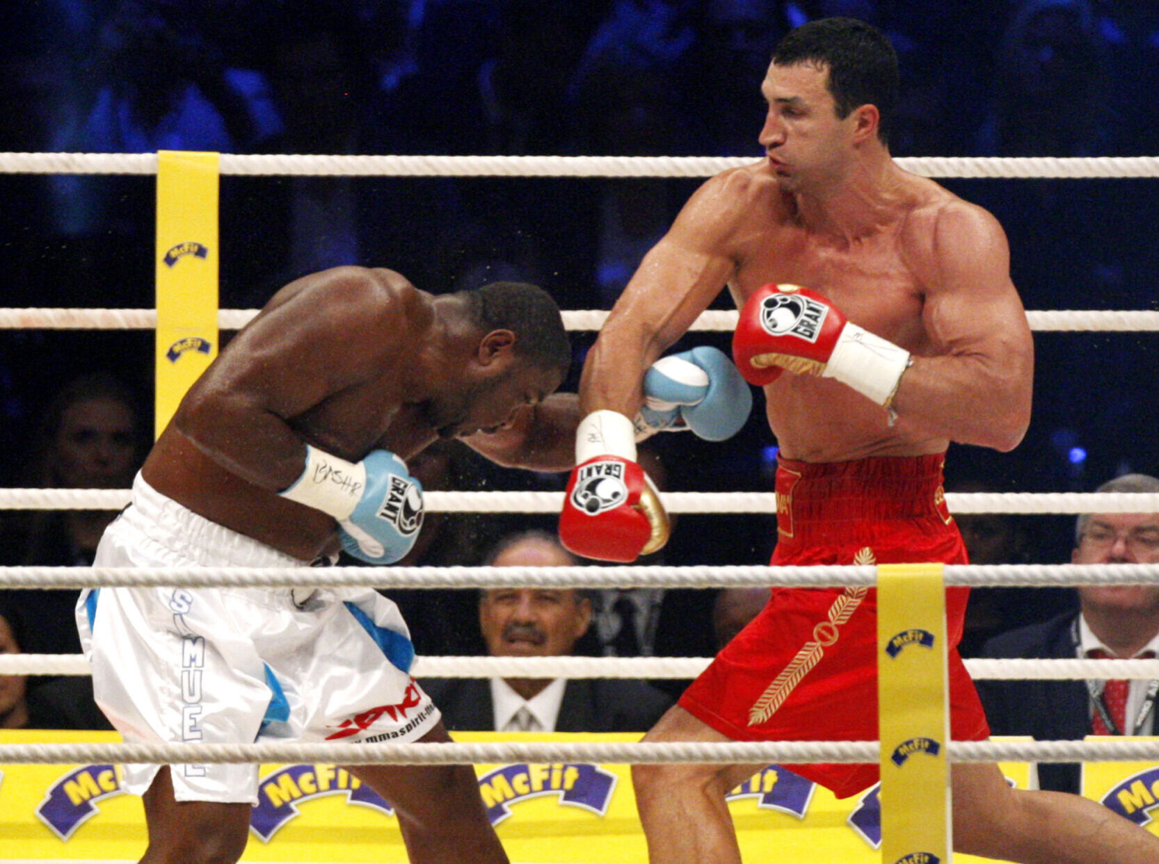 2010: Wladimir Klitschko stops Samuel Peter in 10th round